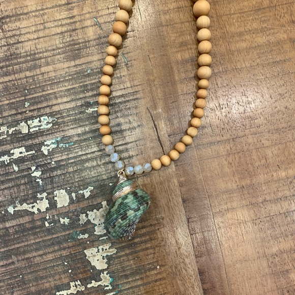 🌾 Artisan Shell Pendant Necklace - Picture 5 of 9